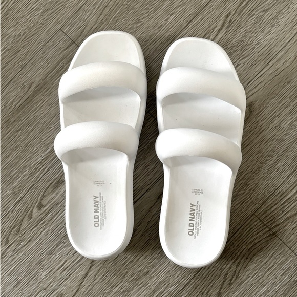 NWOT🏷️ Old Navy Slides - Picture 2 of 3